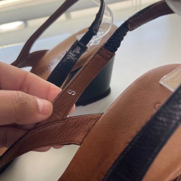 Gentle Souls Wedge Sandals Size 9 Black Leather Strappy Classic Cushion Footbed - Picture 7 of 11